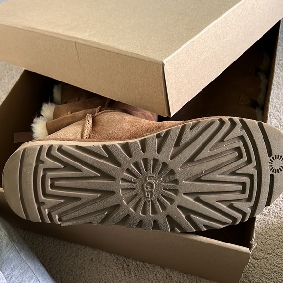 Embroidered Ugg Bailey Bow Tall - Picture 8 of 11